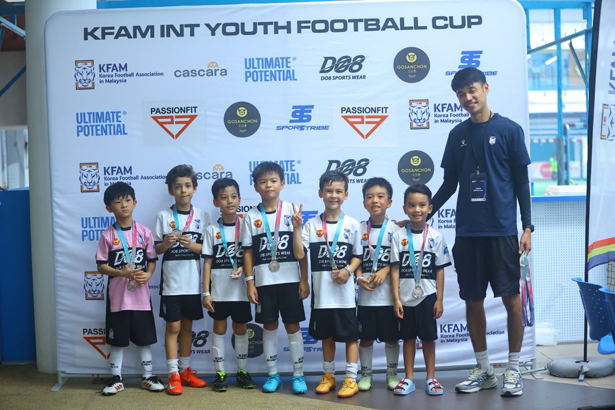 Space U8 prize giving photo 2