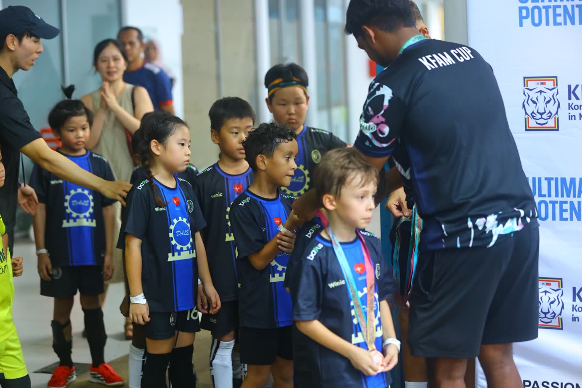 Space U8 prize giving photo 5