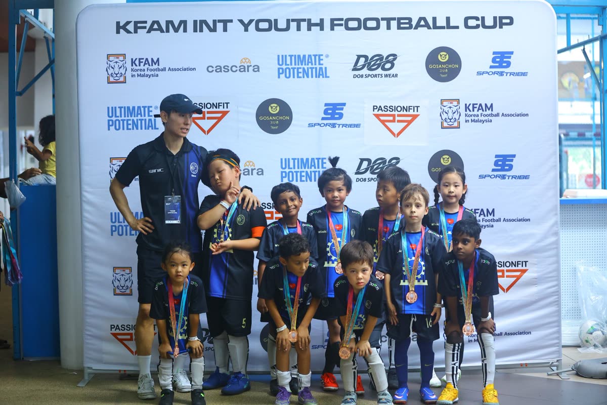 Space U8 prize giving photo 6
