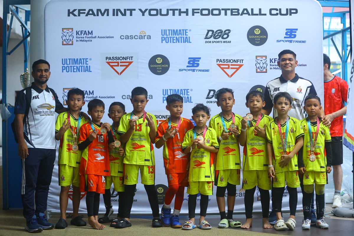 Space U8 prize giving photo 10